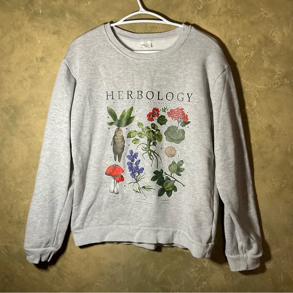 Warner Bros. Tops - Harry Potter Hogwarts Herbology Graphic Sweatshirt